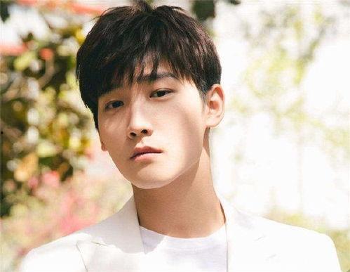 爱豆吃瓜娱乐酱罗云熙,从爱豆到瓜界新宠,揭秘他的吃瓜娱乐之路